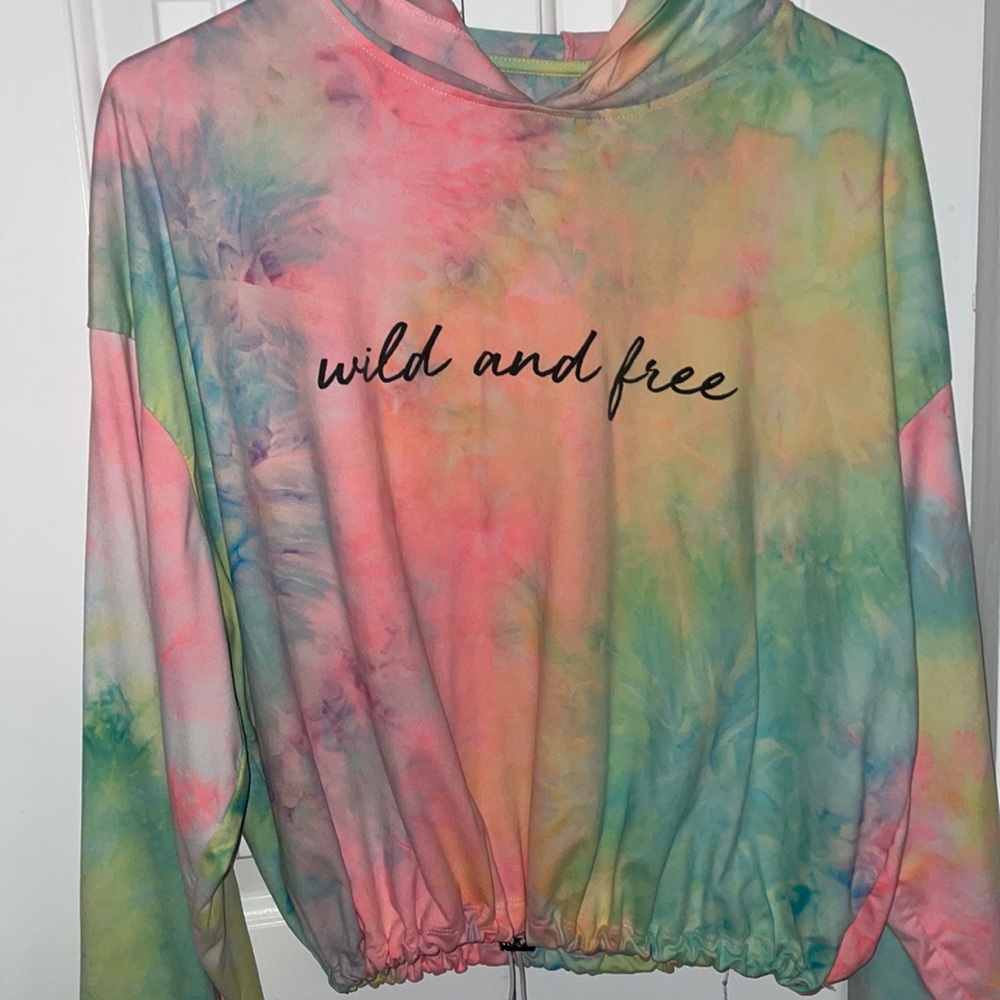 This is a long sleeve colorful shirt, it has a adjustable waist, size medium